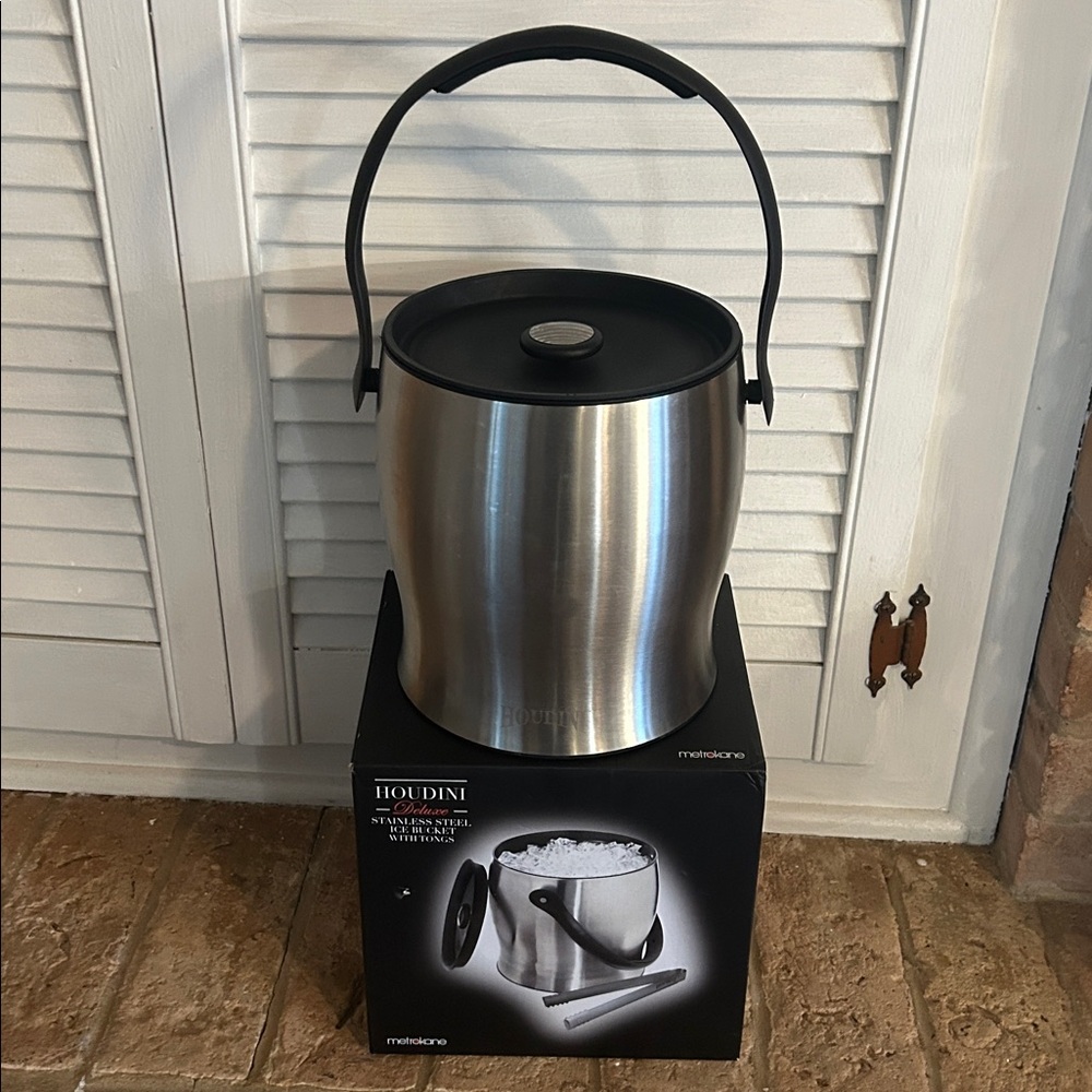 Houdini Ice Bucket with ice tongs